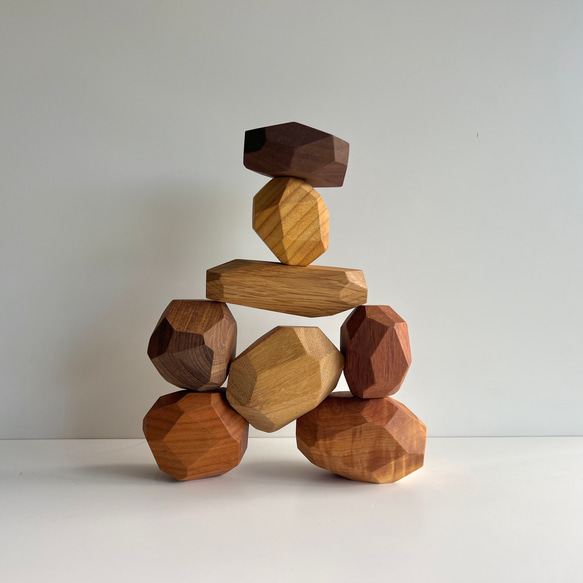 ☆人気ギフト☆日本一軽い木と重い木の入った積み木【BIG ROCk