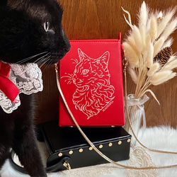 【熱銷新貓】像貓一樣充滿自信 | 高級感煙盒包 異型珍珠毛絨絨手提包 貓咪包包 小方包 第2張的照片