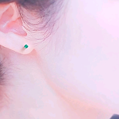 再販】エメラルド一粒ピアス◇3mm【14kgf/サージカルステンレス】5月