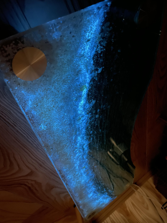 アート　モニターラック 夜光虫ターコイズブルームーンビーチ ホ　ガラススタンドラック　モニタースタンド　海 7枚目の画像