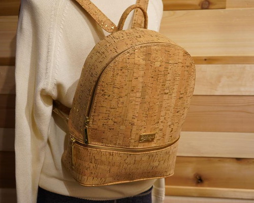 新品未使用☆コルクバック　リュック　内山コルク　内山工業 ポルトガルから直輸入】天然コルクリュック リュック・バック