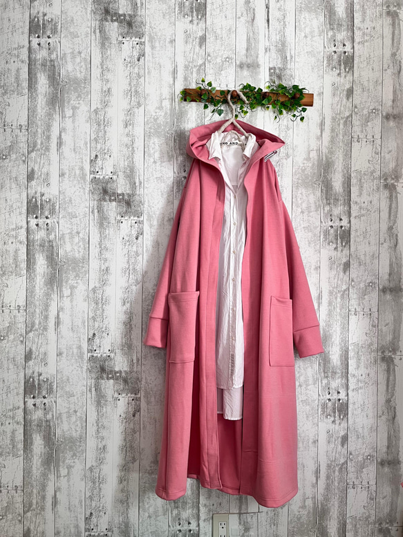 春くすみピンク色ツイードニットドルマンフード付きロングカーディガン