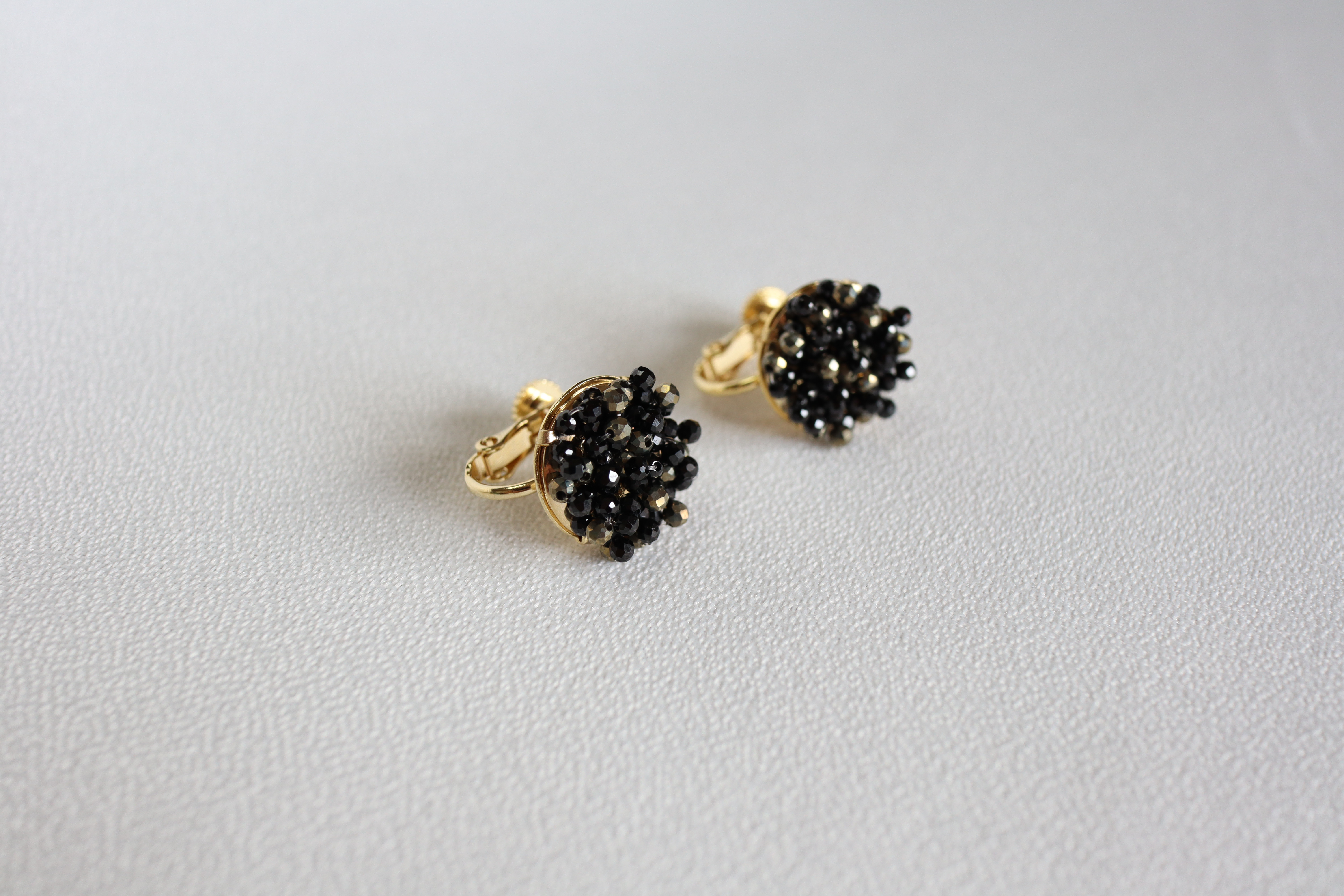 天然石ブラックスピネルの耳飾り　flash 上質 ユニセックス シンプル 小粒