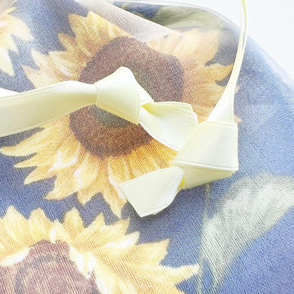 透け感の美しい　上品なオーガンジー花柄巾着ポーチ　ひまわりブルー　向日葵 5枚目の画像
