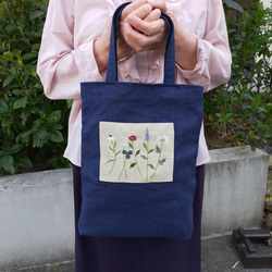 草花の刺繍入り手さげ袋　3種　濃紺　ネイビー　　ブルー　ローズピンク トートバッグ　麻100％ 1枚目の画像
