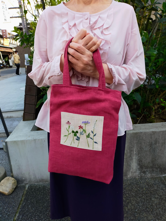 草花の刺繍入り手さげ袋　3種　濃紺　ネイビー　　ブルー　ローズピンク トートバッグ　麻100％ 5枚目の画像