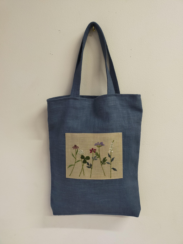 草花の刺繍入り手さげ袋　3種　濃紺　ネイビー　　ブルー　ローズピンク トートバッグ　麻100％ 4枚目の画像