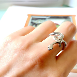 お目々がルビーコーンスネークの指輪 4枚目の画像