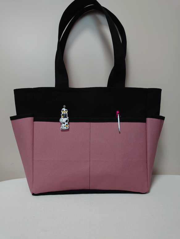 ꕤ受注製作ꕤ　黒×くすみピンク　帆布　サイドポケット　肩掛けトートバッグ 2枚目の画像