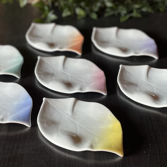 若葉型プレート・小　虹色　和モダン 3枚目の画像