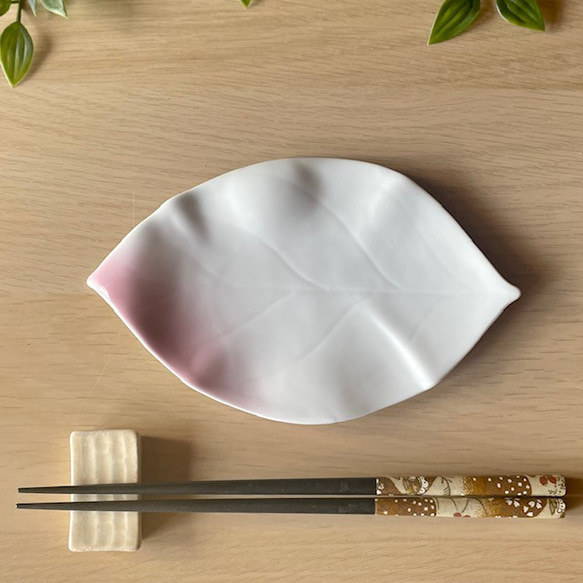 若葉型プレート・小　虹色　和モダン 6枚目の画像