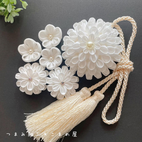 つまみ細工】純白の髪飾り 結婚式 白無垢 打掛 白 丸つまみ かんざし