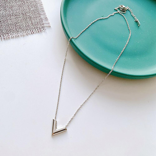 送料無料 V字モチーフ ネックレス サージカルステンレス 316l シルバー