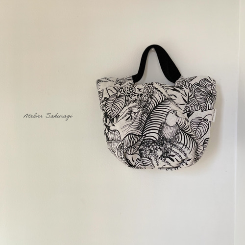 リバーシブル/ボタニカルなフランス製生地の巾着風トート トートバッグ