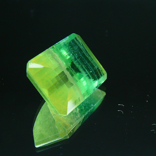 P906 南アフリカ産 ☆蛍光☆ 天然フローライト(蛍石) ルース