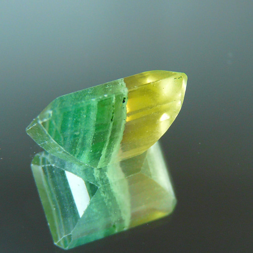 P906 南アフリカ産 ☆蛍光☆ 天然フローライト(蛍石) ルース