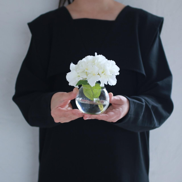 （水換え不要）紫陽花の丸ガラス花瓶挿し　ホワイト 1枚目の画像