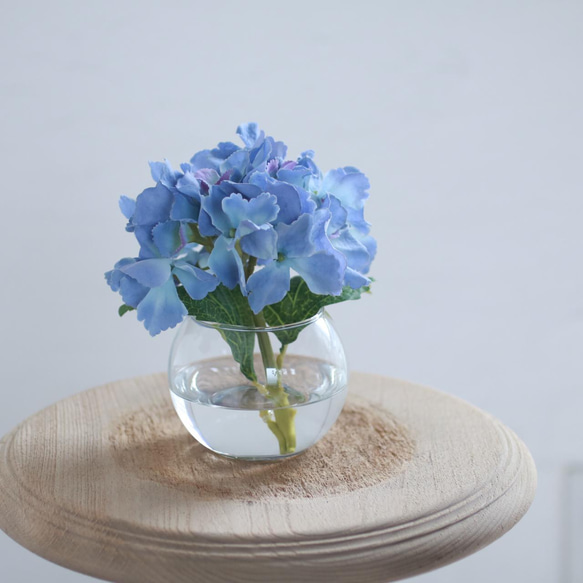 （水換え不要）紫陽花の丸ガラス花瓶挿し　ブルー 5枚目の画像