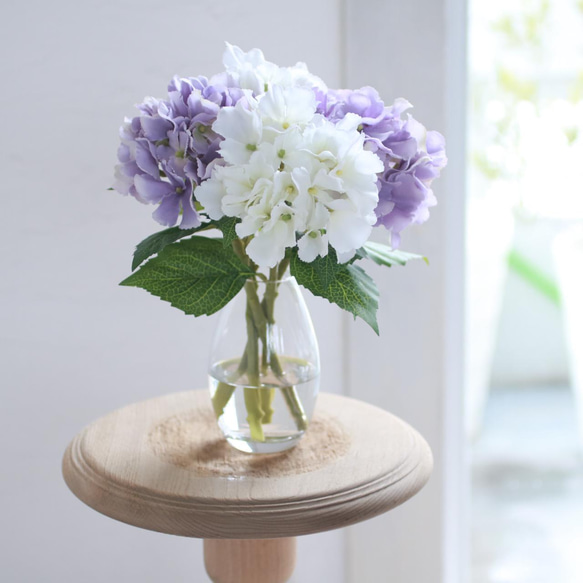 ホワイト×パープル●紫陽花の花瓶挿し（水換え不要•枯れない） 2枚目の画像