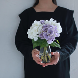 ホワイト×パープル●紫陽花の花瓶挿し（水換え不要•枯れない） 1枚目の画像