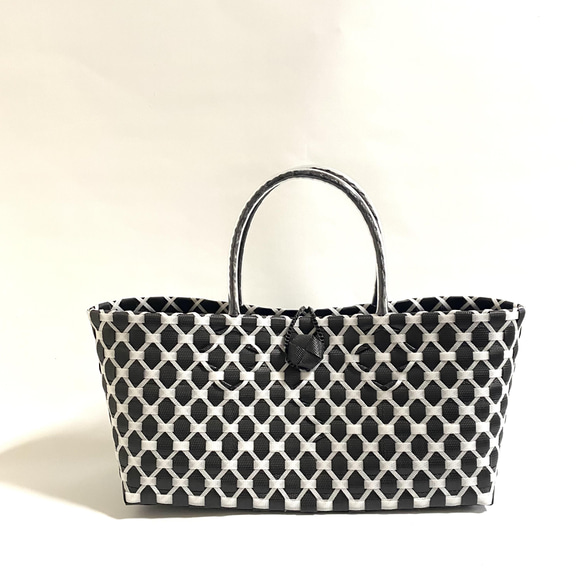 【極美品】FOLNUA バッグ ホワイト/ブラック 日本未入荷☆OVAL BAG/全2色/FOLNUA (FOLNUA/ショルダーバッグ