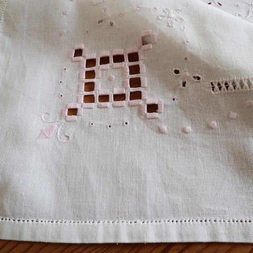 アンティーク 北欧ハーダンガー刺繍 レアな色糸ニードルワーク