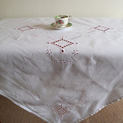 ドイツの手仕事/大判サイズ 桜色のハーダンガー刺繍 生地 手刺繍 (ヴィンテージ テーブルクロス 北欧) 5枚目の画像