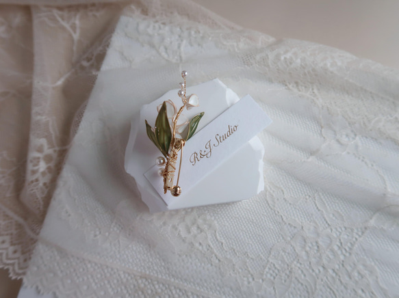 鈴蘭花束- 別針 胸針 水晶花 手作新娘飾品 禮物 配飾 第4張的照片