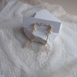 珍珠花朵-耳環 手作水晶花樹脂飾品 新娘頭飾/伴娘配飾 第2張的照片