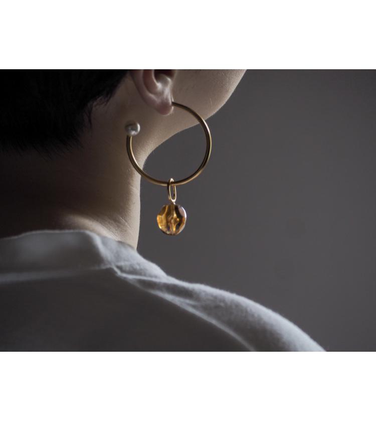 ３way アンバーチャームのフープピアス（片耳用）《送料無料》