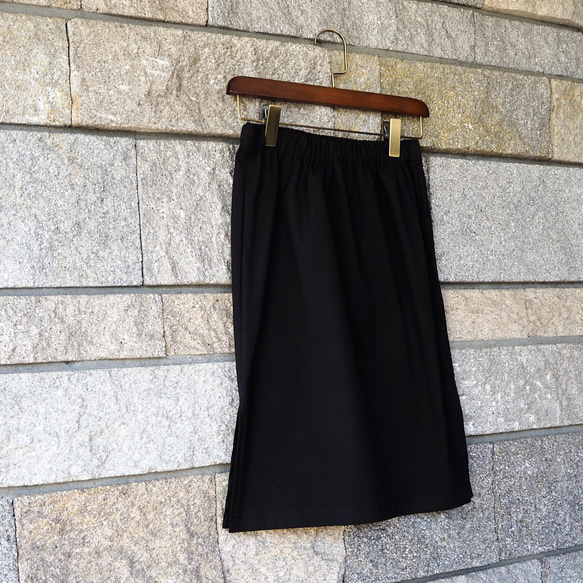イタリヤ製　コットンストレッチ　ブラックウエストゴムスカート　 5枚目の画像
