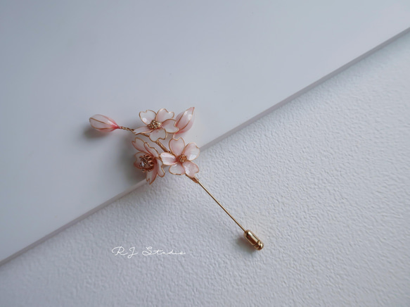 櫻花紛飛 胸針- 手作水晶花樹脂飾品 第4張的照片