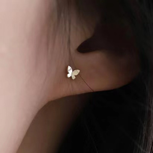 K14YG/14金☆蝶のスタッドピアス シンプル ミニ 小さな ゴールド  