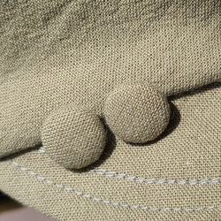 母の日に ころん キャスケット 綿麻キャンバス マカロン カーキグリーン コンパクト Mサイズ くるみボタン 帽子 7枚目の画像
