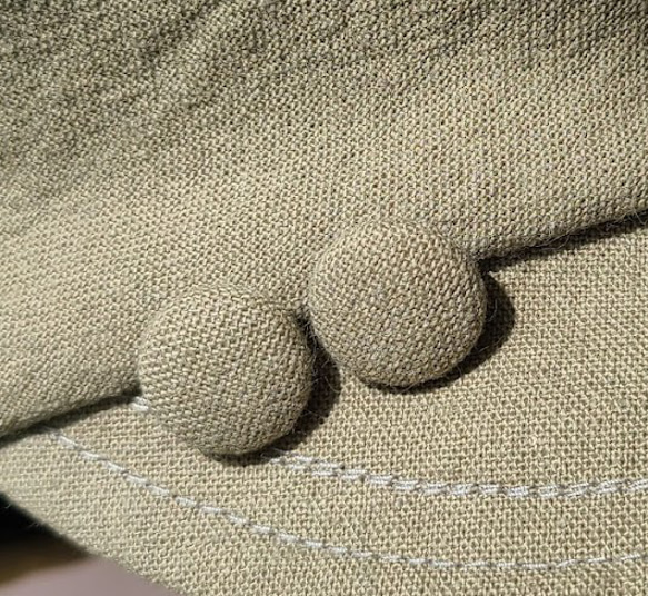 ころん キャスケット 綿麻キャンバス マカロン カーキグリーン コンパクト 大人かわいい Mサイズ くるみボタン 帽子 7枚目の画像