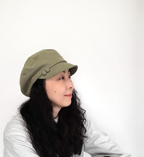 母の日に ころん キャスケット 綿麻キャンバス マカロン カーキグリーン コンパクト Mサイズ くるみボタン 帽子 5枚目の画像