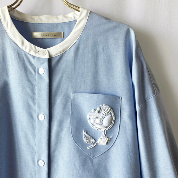 レトロな白バラ刺繍のクレリックシャツワンピース【スタンドカラー