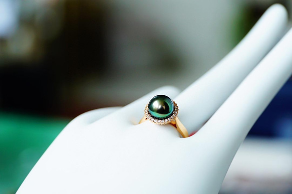 「黒蝶真珠」K18 天然タヒチ真珠　天然ダイヤモンド　真珠パール　指輪　孔雀の羽を思わせる干渉色の見えるピーコックカラー 8枚目の画像
