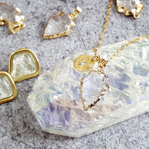 毎日身につけたくなるデイリー使い✧︎ミニアロー型クリスタル水晶の