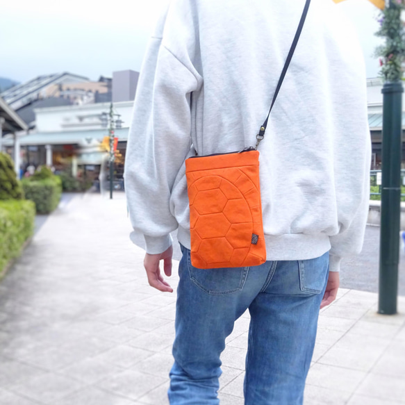 甲羅デザイン 縦型サコッシュ＊Orange オレンジ＊ ショルダーバッグ〈亀甲〉 1枚目の画像