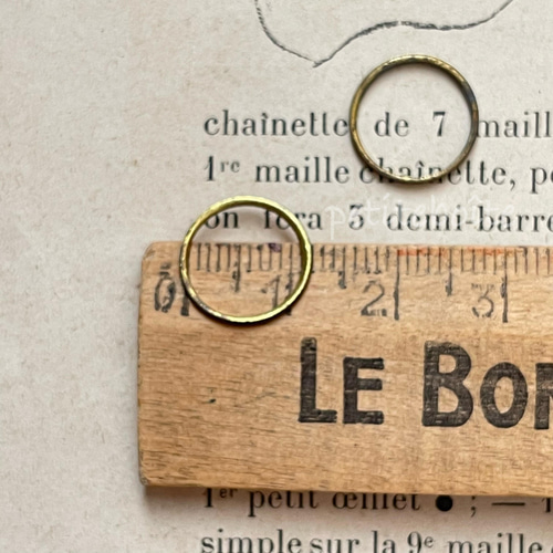 france 140c 灰色と薔薇と手編レースカーテン 真鍮リング アンティーク