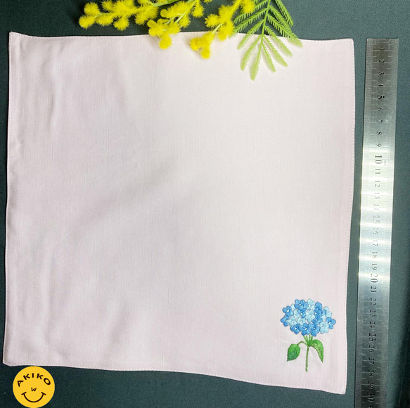 「ピンク」リネン手刺繍ハンカチ「紫陽花」30cm×30cm 5枚目の画像