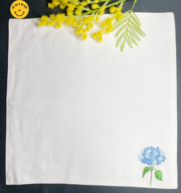 リネン手刺繍ハンカチ「紫陽花」30cm×30cm「ホワイト」 2枚目の画像