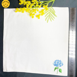 リネン手刺繍ハンカチ「紫陽花」30cm×30cm「ホワイト」 4枚目の画像