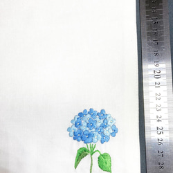 リネン手刺繍ハンカチ「紫陽花」30cm×30cm「ホワイト」 3枚目の画像