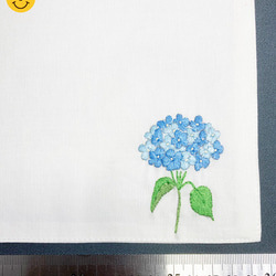 リネン手刺繍ハンカチ「紫陽花」30cm×30cm「ホワイト」 5枚目の画像