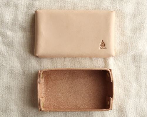 vivi ヌメ革ナチュラル、ハラコカウのコンパクトシザーケースと皮袋付き ヌメ革ナチュラル、ハラコカウのコンパクトシザーケース