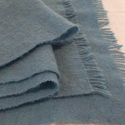 手紡ぎ手織り 羊毛（ウール）100パーセント ストール 空色 8枚目の画像