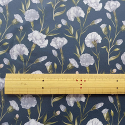 リバティ【ラミネート】ダーハムグレース　深緑白花（30cm×50cm）カット済　ビニコ　布　生地　LIBERTY 4枚目の画像