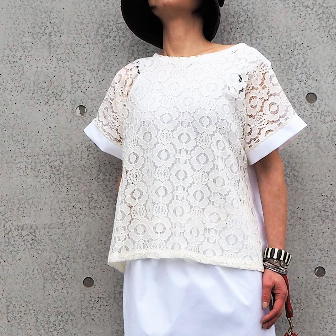 お花柄　コットンレース　ゆったり肩落ち　アイボリー×ホワイト　刺繍　可愛いお　ブラウス